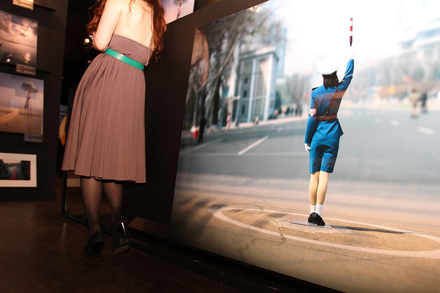 В галереи продаются фотоработы разного размера